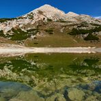 Der Col Bechei 2794 m spiegelt sich im Limosee, der See gehört zu der Gruppe der Fanesseen.... 