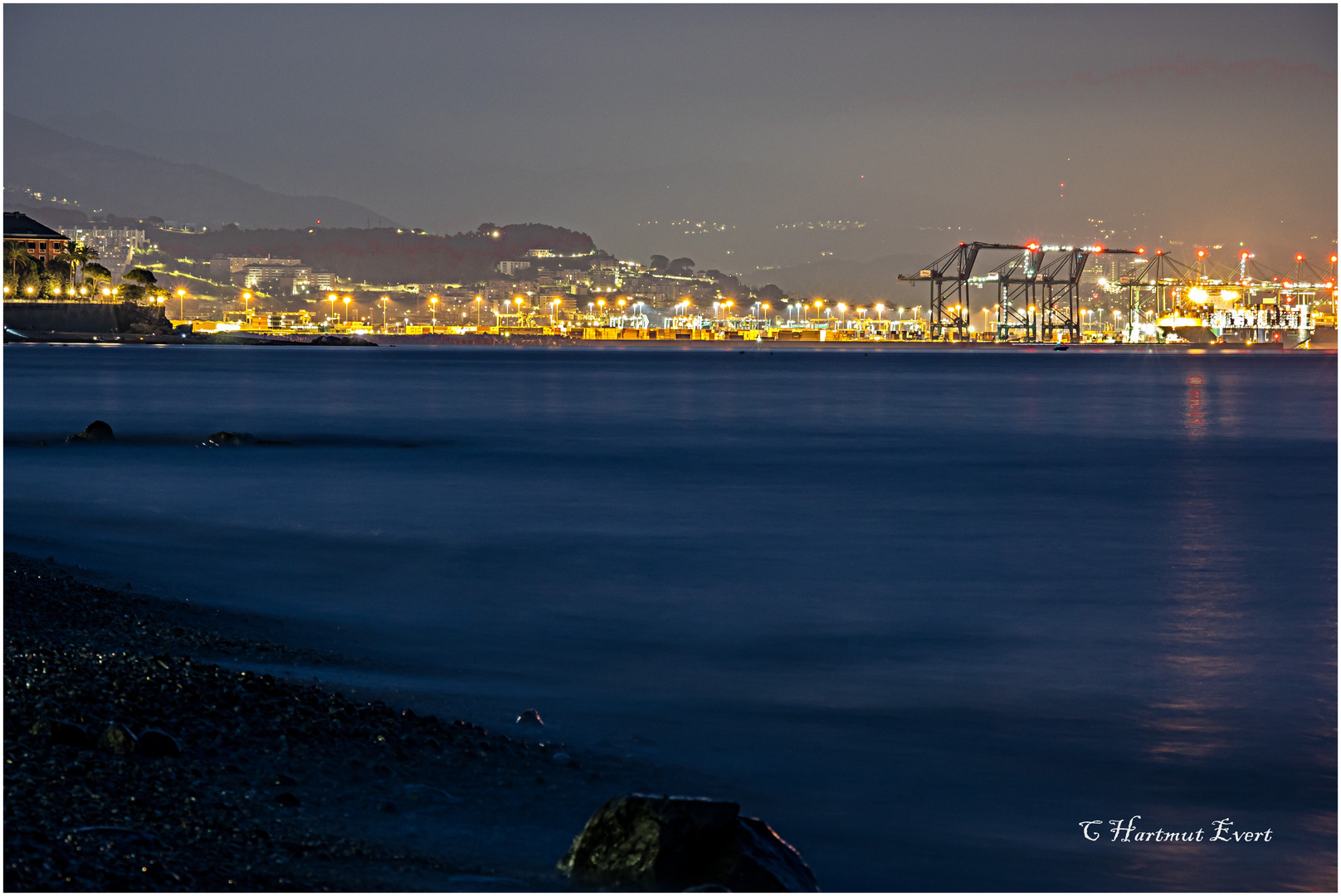 Der Containerhafen von Genua.......