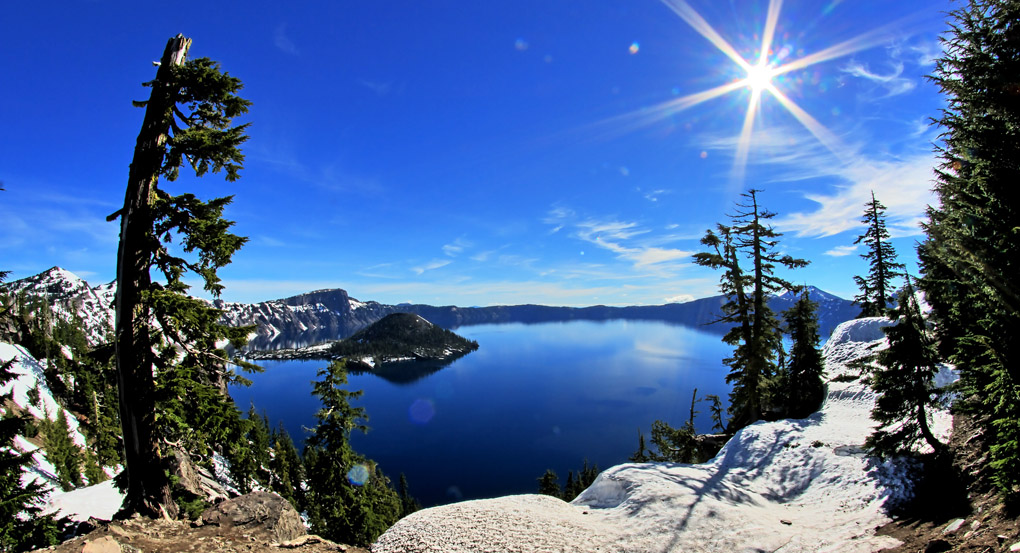 Der Crater Lake im Schnee