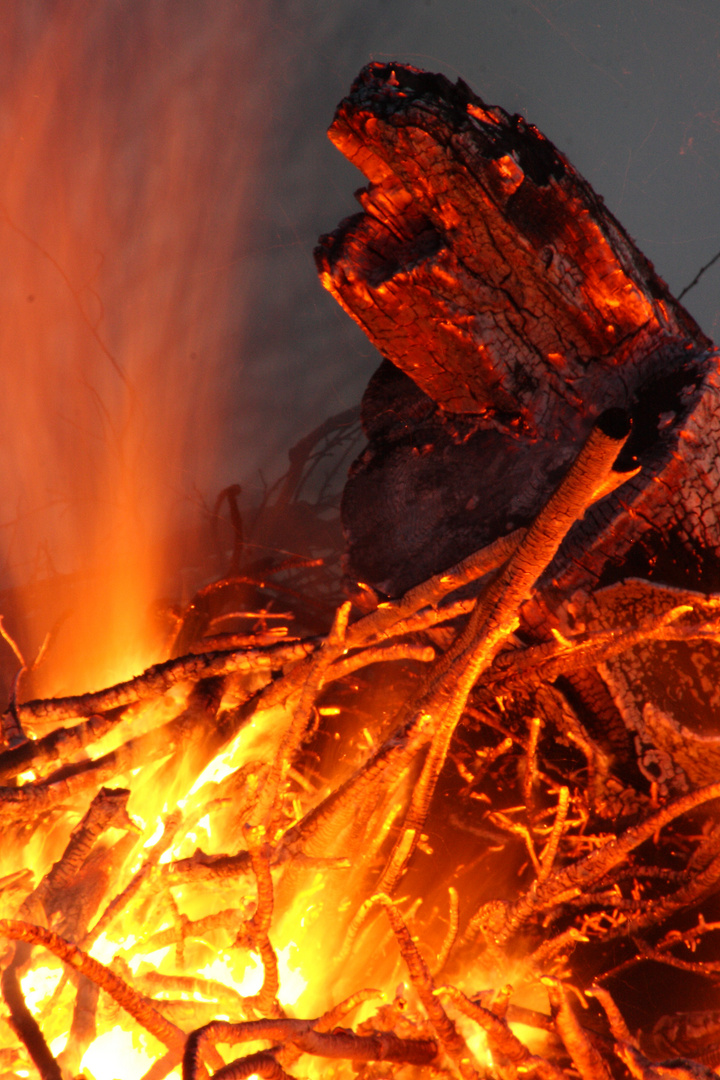 Der Dämon Winter versucht dem Frühlingsfeuer zu entfliehen II