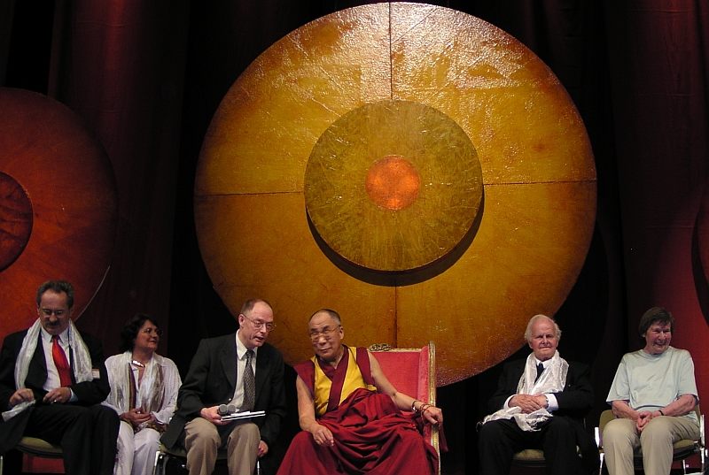  Der Dalai Lama in der Münchner Olympiahalle 2003