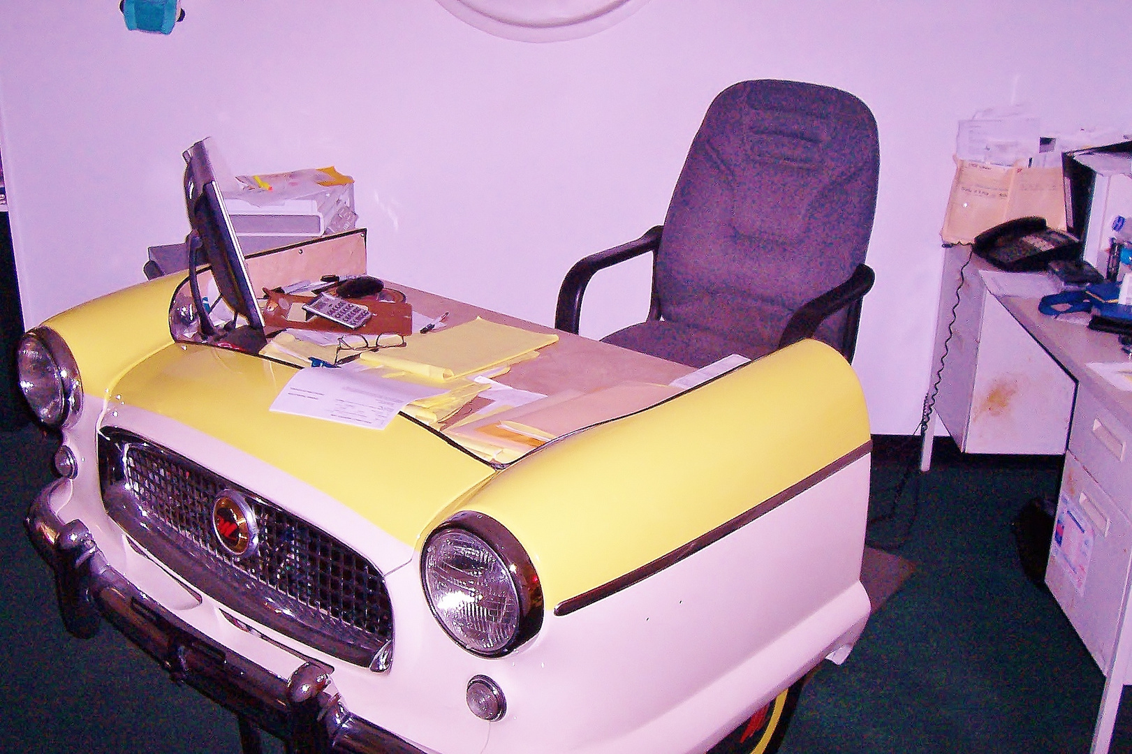 Der Desk des Classic Car Traders