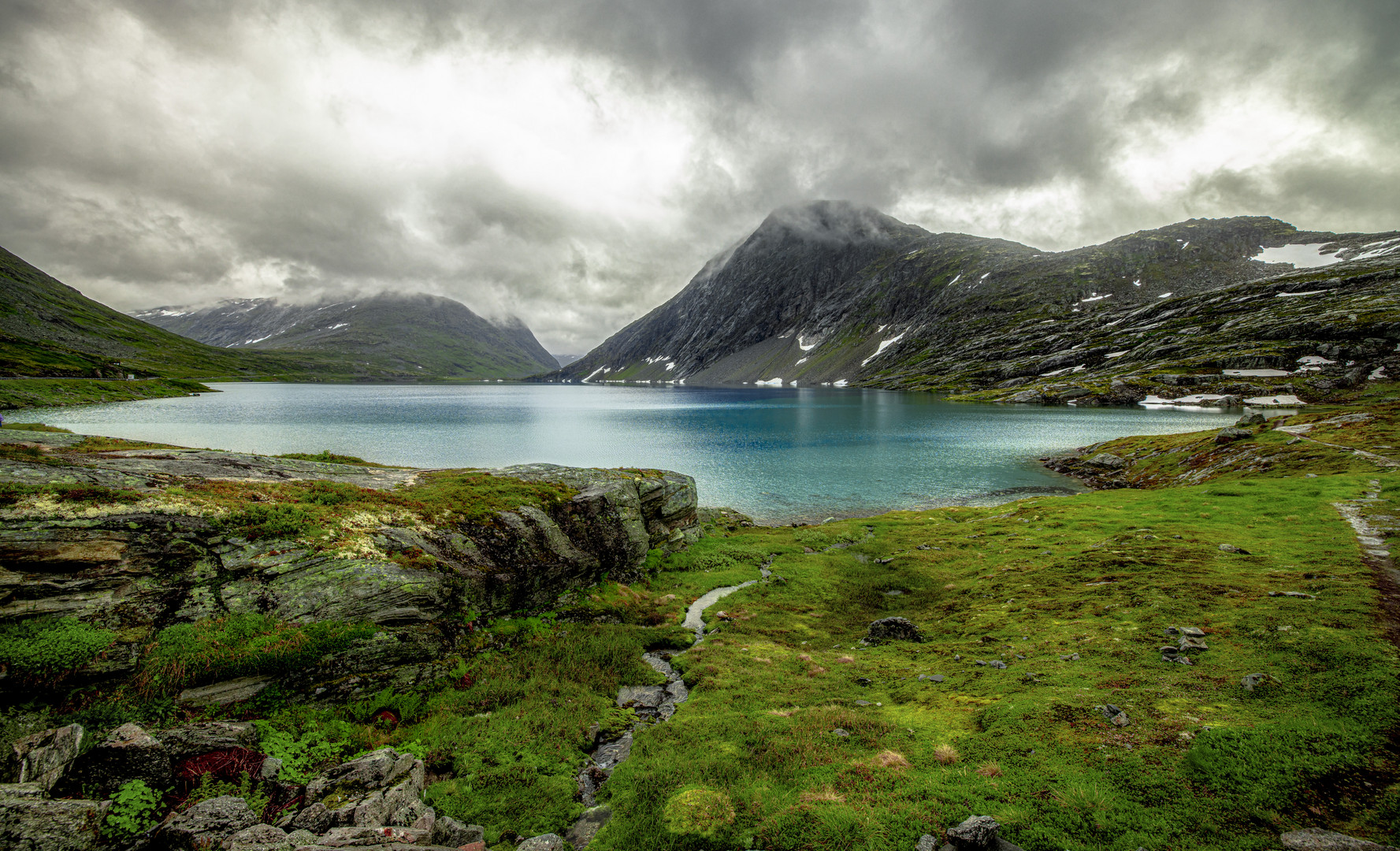 Der Djupvatnet II - schöner See in Norwegen