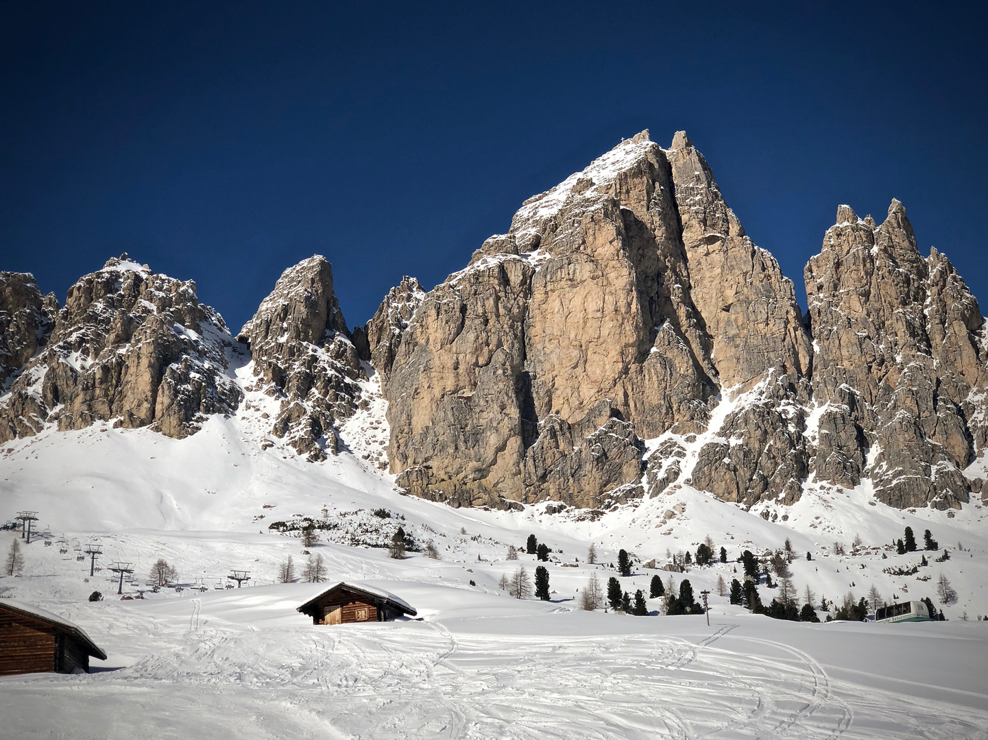 der Dolomit von Sellajoch aus gesehen.