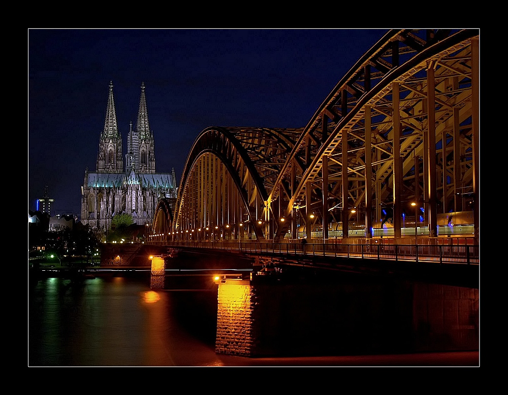 Der Dom bei Nacht / Cathédrale