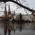 der Dom in Lübeck von Schräg hinten