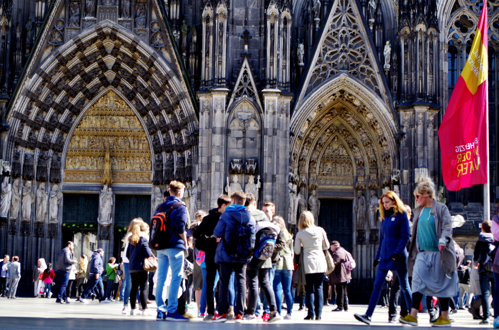 Der Dom sperrt seine Himmels-Mäuler auf