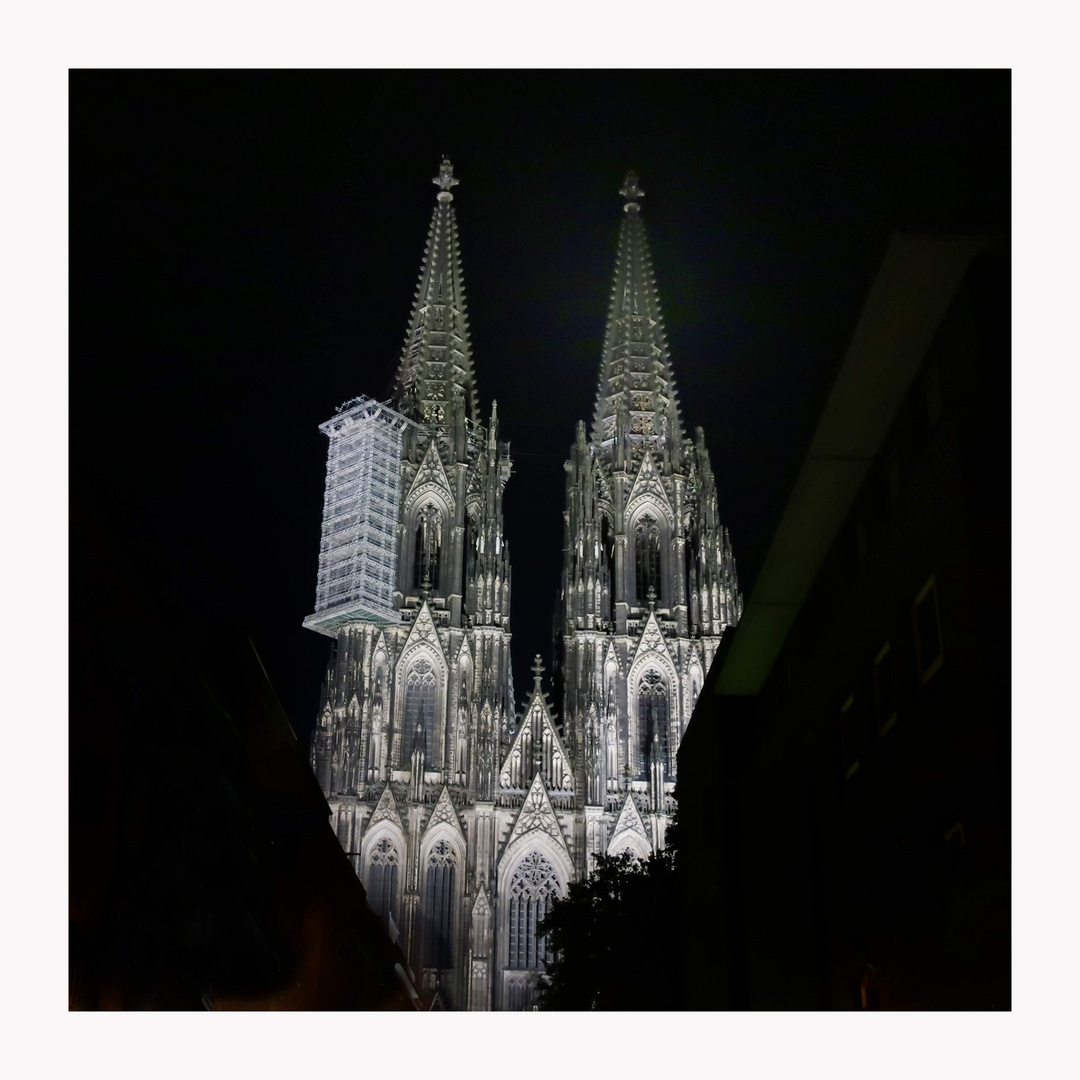 Der Dom steht noch.