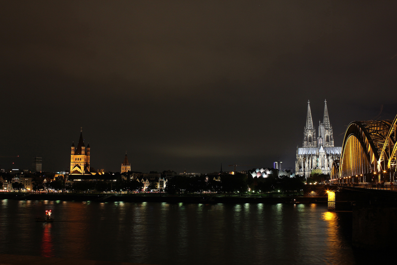 der Dom umnd St. Martin bei Nacht