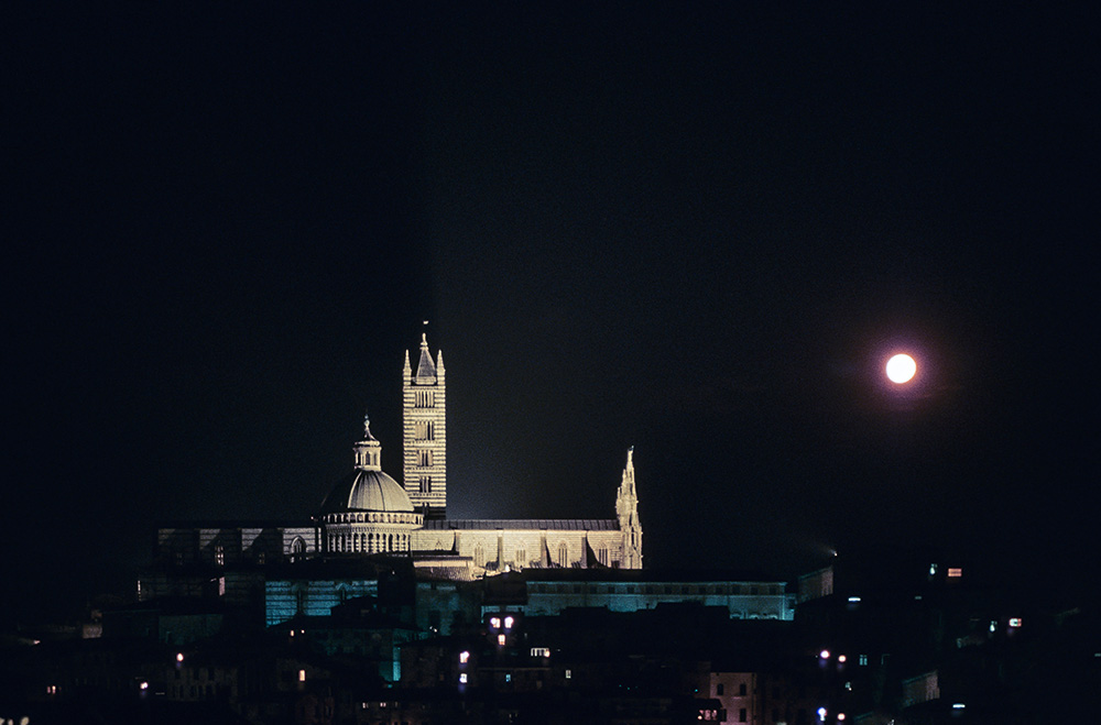 Der Dom und der Mond