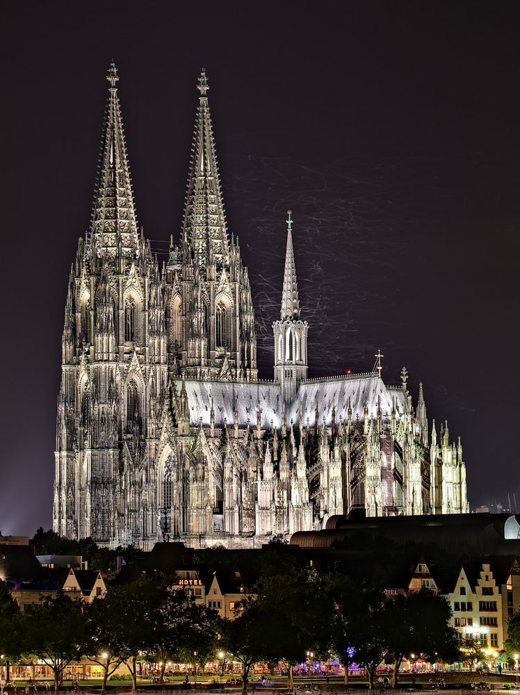 der Dom und die Tauben