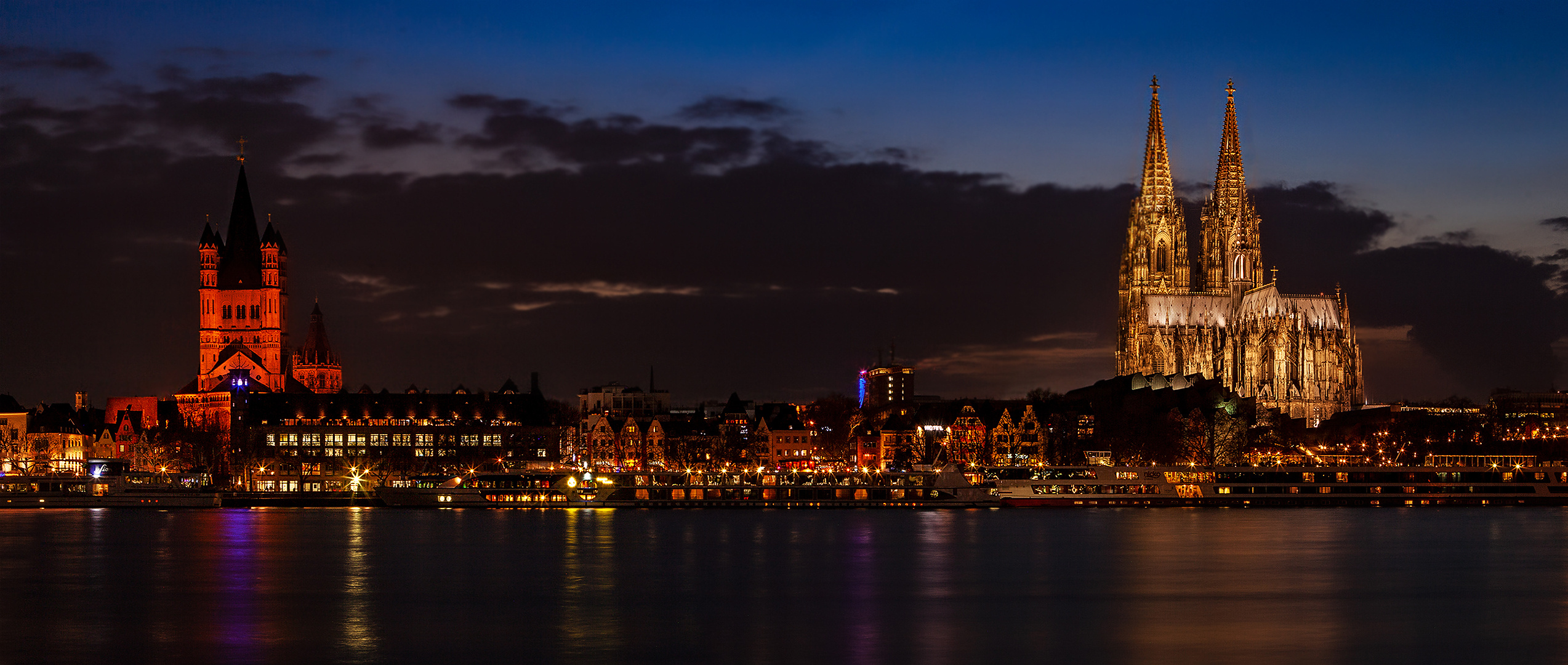 Der Dom und Groß Sankt Martin zur Blauen Stunde