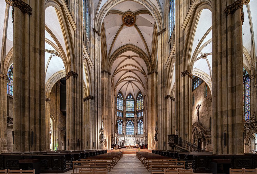 **DER DOM VON REGENSBURG**