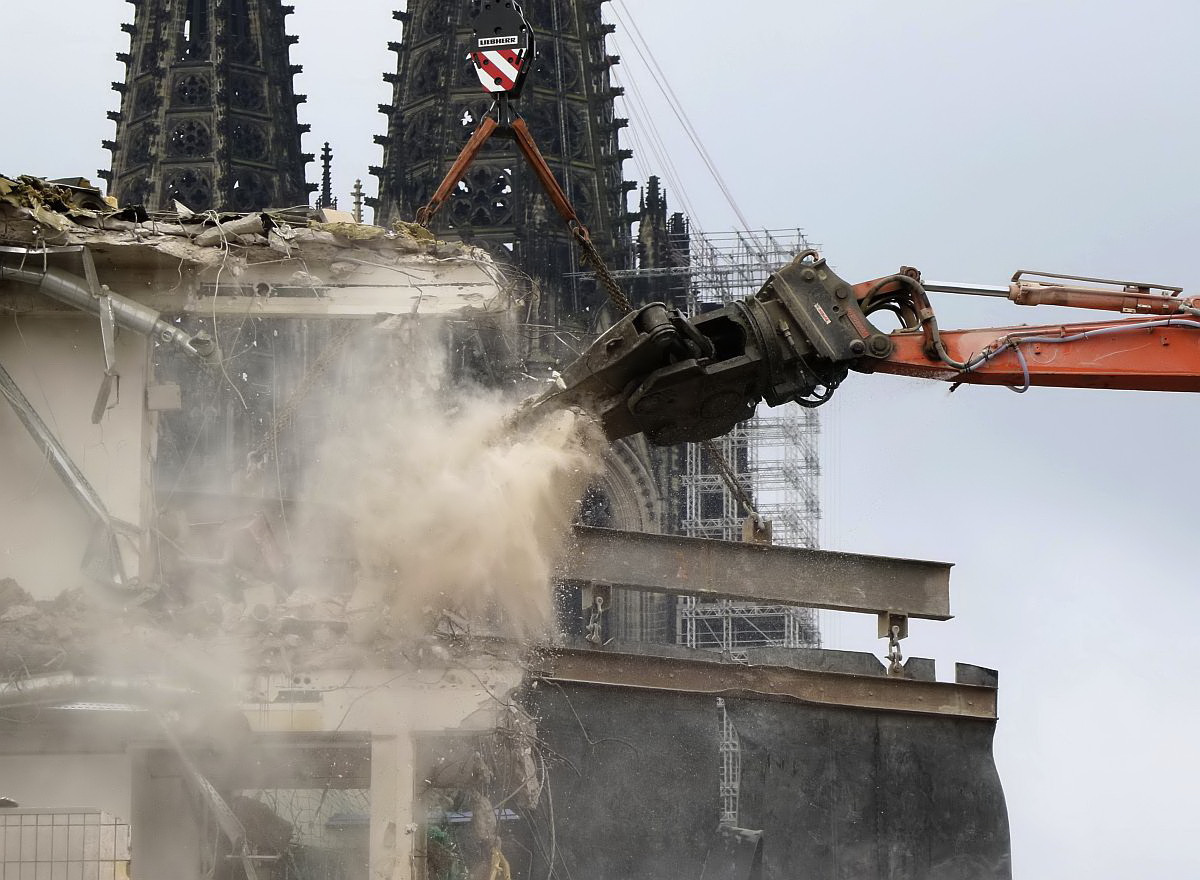 Der Dom wird abgerissen II