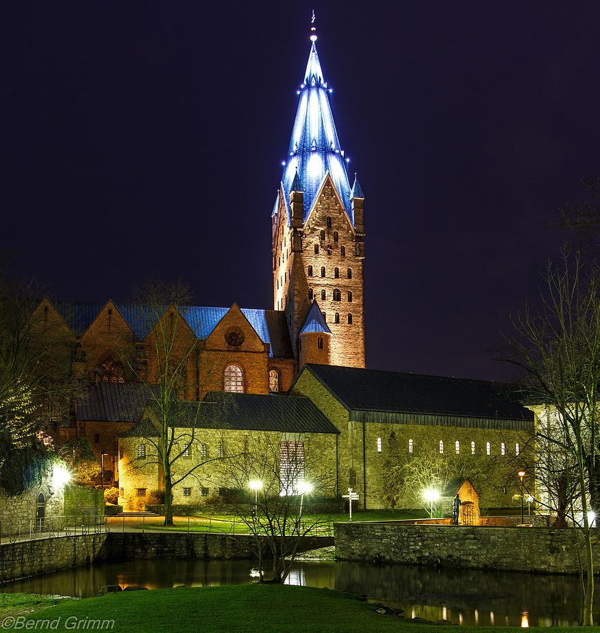 Der Dom zu Paderborn in weihnachtlichem Glanz..