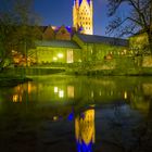 Der Dom zu Paderborn mit Weihnachtsbeleuchtung.