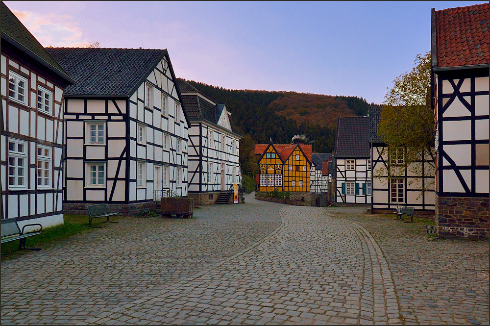 Der Dorfmarktplatz ...