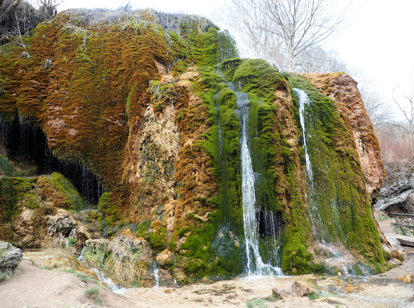 Der Drei Mühlen Wasserfall in der Eifel ...