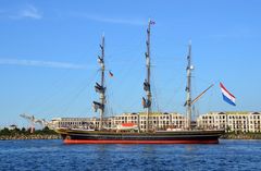 Der Dreimast-Klipper "Amsterdam" zur Hanse Sail beim Auslaufen von Warnemünde