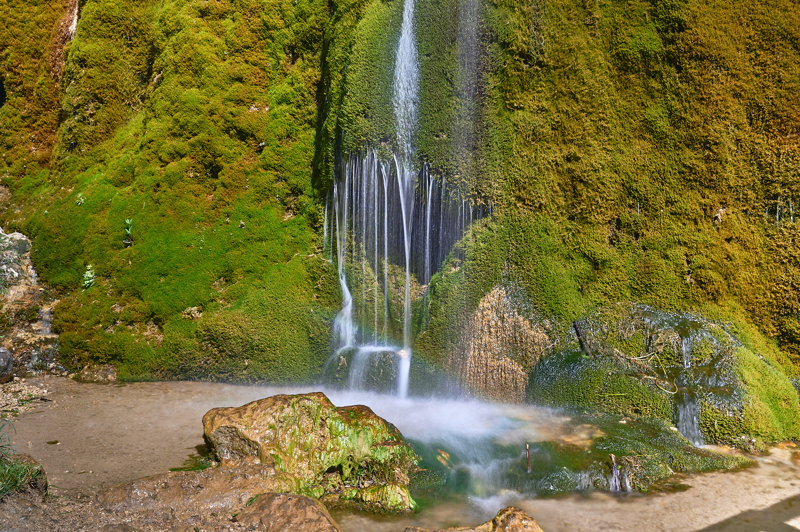 Der Dreimühlen Wasserfall in der Eifel