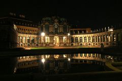 Der Dresdner Zwinger bei Nacht