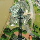 Der Düsseldorfer Landtag mit Schatten des Fernsehturms