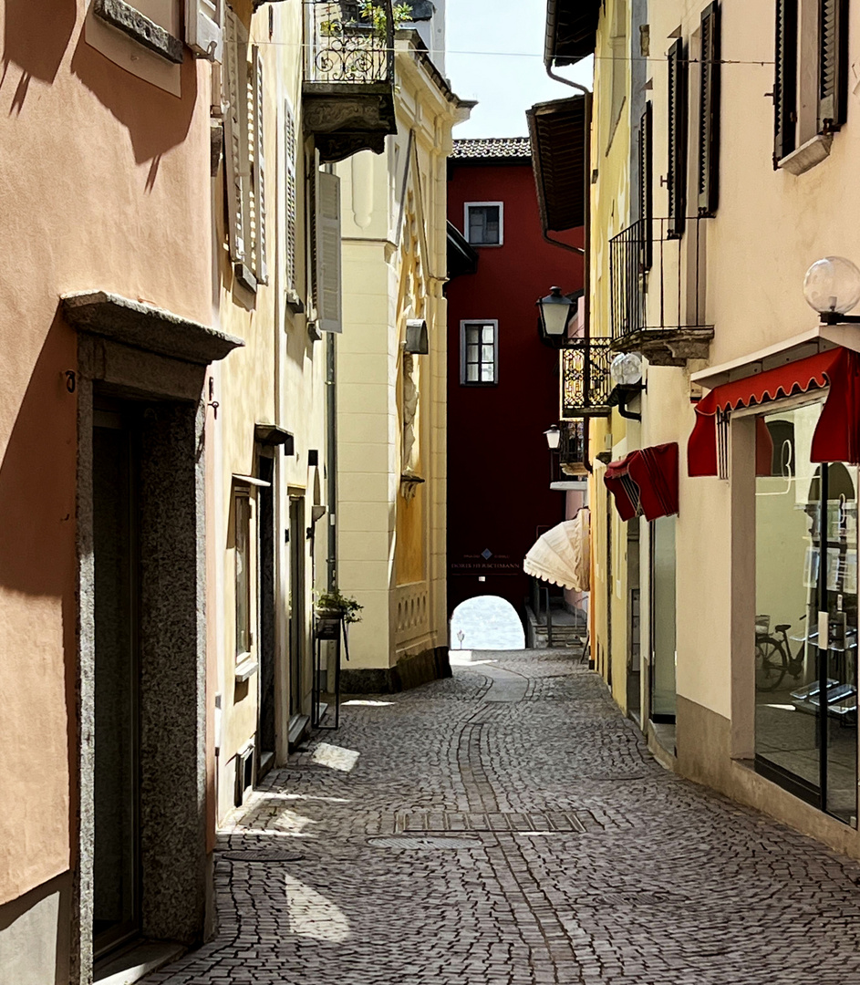  Der Durchblick auf den Lago Maggiore 