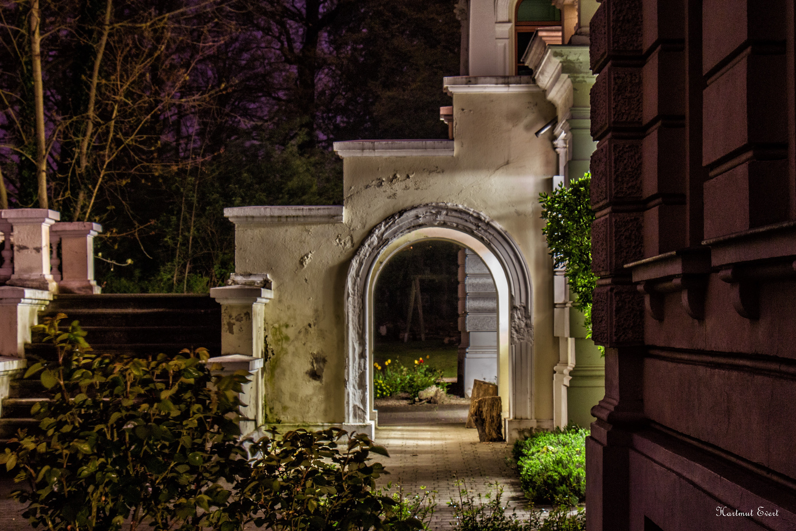 Der Durchblick im Aufgang zur Balustrade.