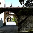 der Durchblick in den Klosterhof der Reichenau 1