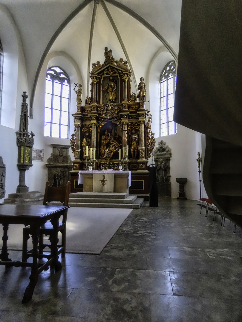 Der Durchblick zum Altar hin (Creußen, Jacobuskirche))