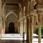 Der Durchgang zum Löwenpalast der Alhambra