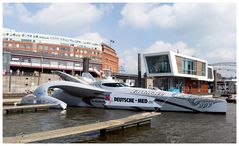 Der Earthrace Trimaran in Hamburg