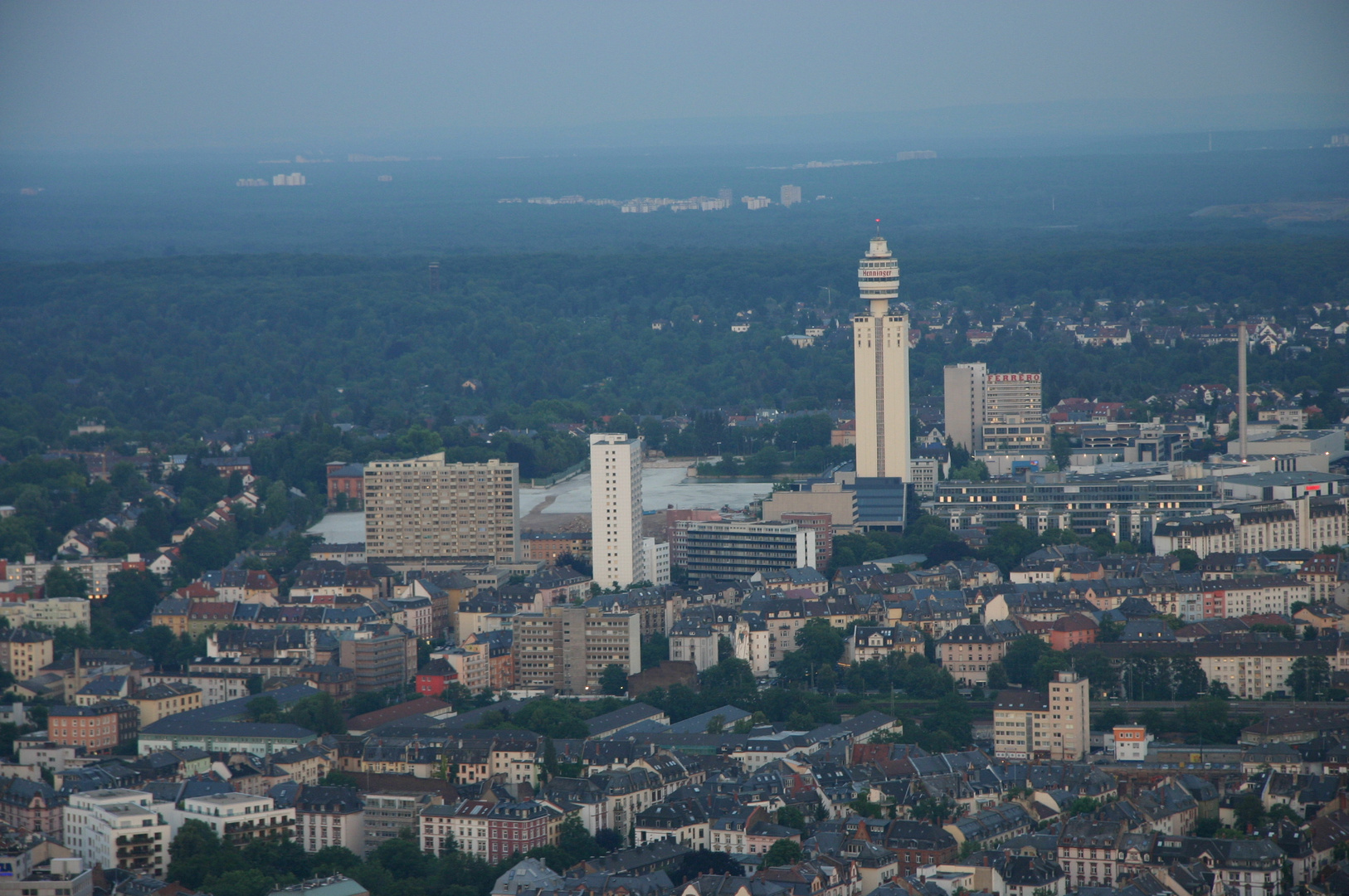 der ehem. Henninger Turm ...