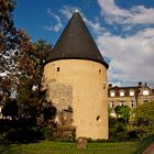 Der ehemalige Artillerieturm "Tour Camoufle" ...