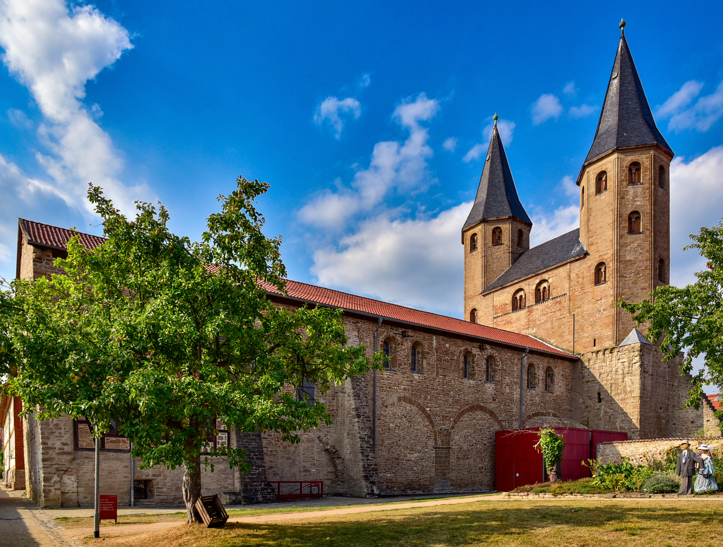 Der ehemalige Baum vor der Klosterkirche 