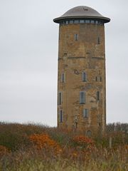 Der ehemalige Wasserturm in den Dünen von Domburg, Zeeland (NL), ...