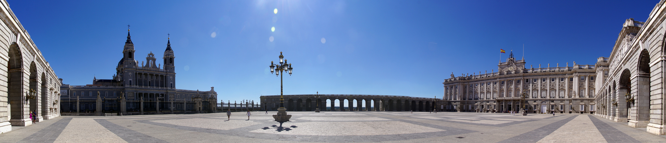 Der Ehrenhof des Palacio Real in Madrid