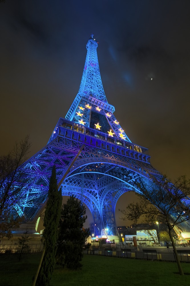 Der Eiffel-Turm beleuchtet ;-)