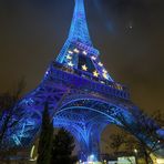 Der Eiffel-Turm beleuchtet ;-)