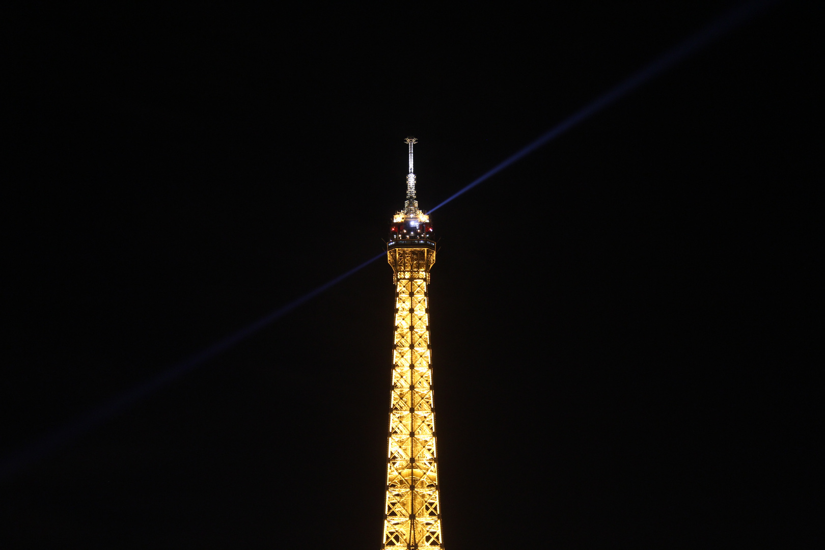 Der Eiffelturm bei Nacht