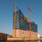 Der Eine hat seinen (unvollendeten) Flughafen, der Andere seine (unvollendete) Elbphilharmonie