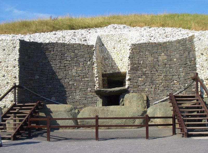 Der Eingang zu Newgrange