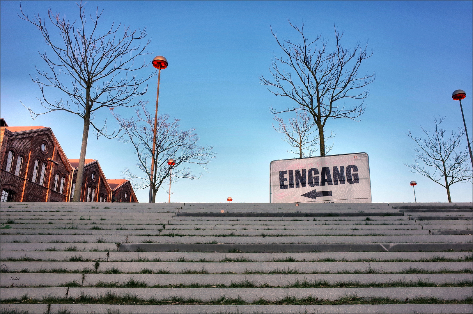 ...der Eingang zum?