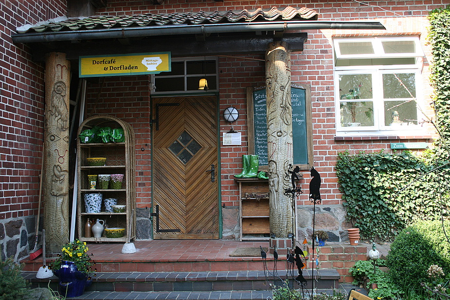 Der Eingang zum Tante Emma Laden und Cafe