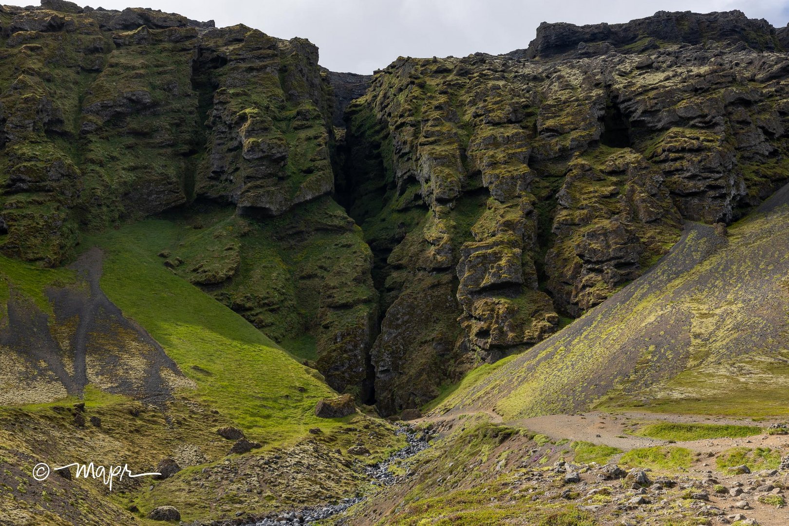 Der Eingang zur "Reise zum Mittelpunkt der Erde" auf Island