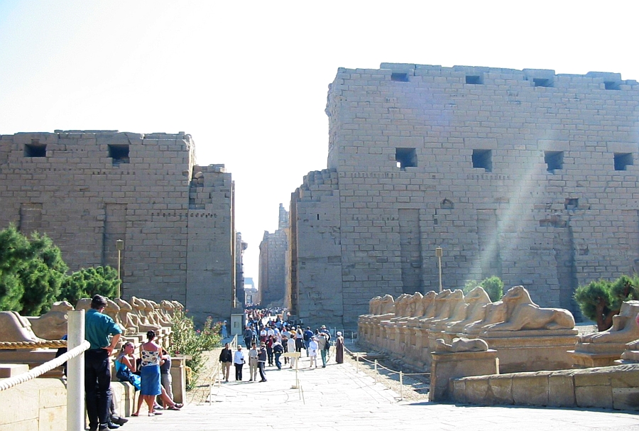Der Eingangsbereich zum Karnak-Tempel