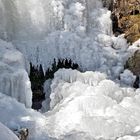 Der eingefrorene Bergbach! - Le ruisseau de montagne gelé!