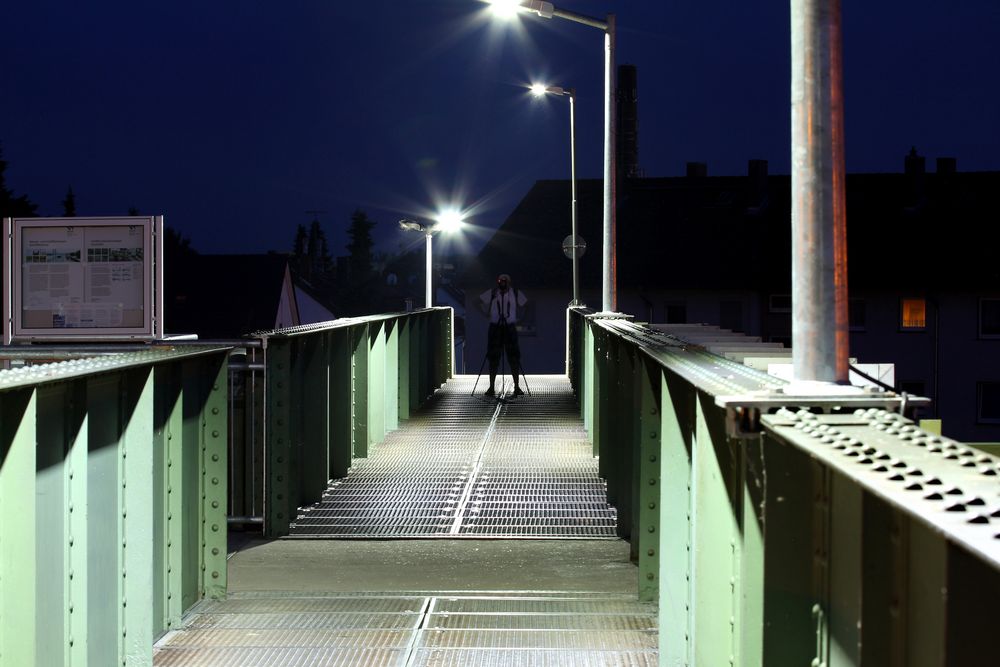 Der einsame Fotograf auf der Brücke 2