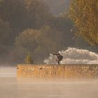 Der Einsame Fotograf bei Sonnenaufgang am See 