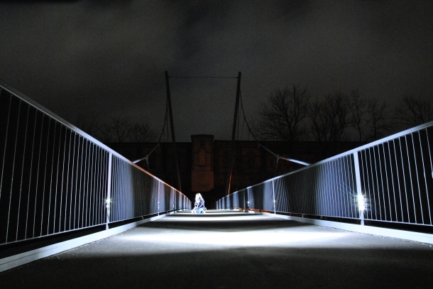 der einsame geist auf der brücke